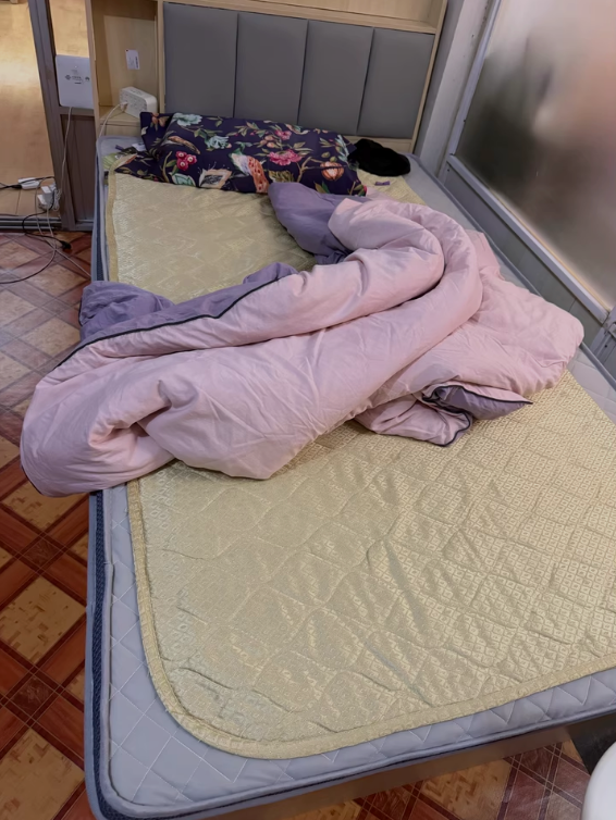 Giường Hộp Bọc Da Kèm Kệ Để Đồ Tiện Lợi GH-11041 - Ảnh 8