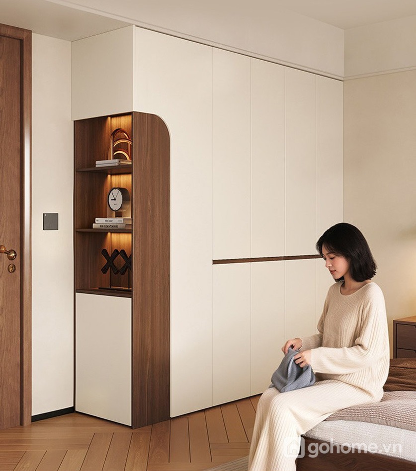 Thiết kế hiện đại với điểm nhấn kệ trang trí tích hợp đèn led
