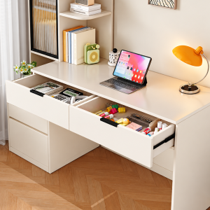 Kệ sách và ngăn kéo giúp phân loại đồ dùng