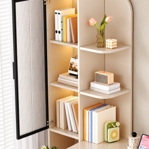 Tủ kính có đèn hắt giúp trưng bày sách gọn đẹp